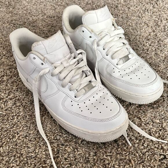 Nike AF1 Triple White Low Top Sneakers Mens 8.5 | Womens 10 | Great Preloved - Picture 2 of 10